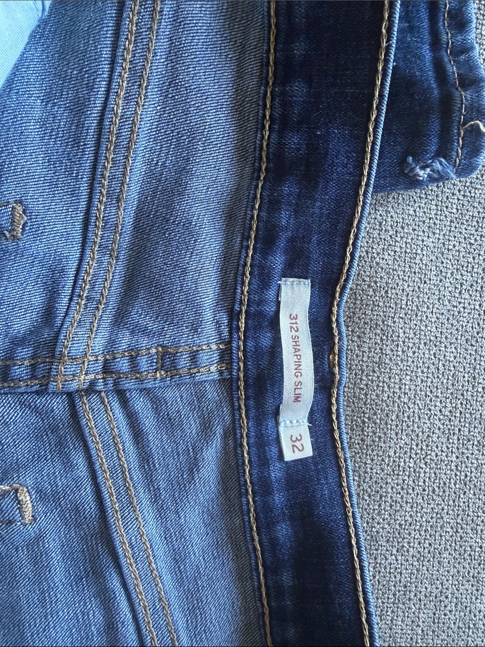 Levi's Slim Fit Jeans in Medium Blue Denim